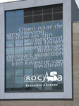 901160 Afbeelding van een tekst in een uitbouw in de gevel van het ROC ASA Economie Abstede (Australiëlaan 3) te ...